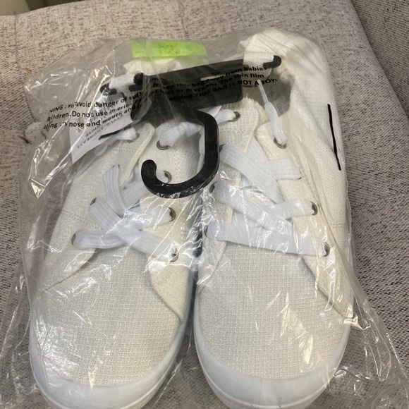 Basic shoes - Picture 2 of 3